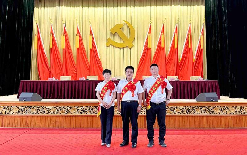 省政府國資委召開慶祝中國共產(chǎn)黨成立100周年暨“兩優(yōu)一先”表彰大會2_1.jpg 省政府國資委召開慶祝中國共產(chǎn)黨成立100周年暨“兩優(yōu)一先”表彰大會2_1.jpg