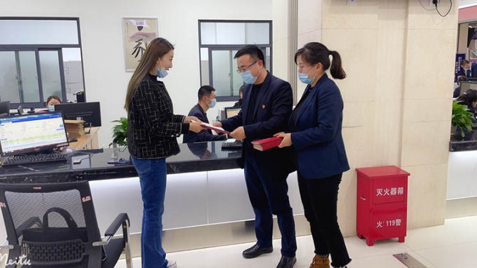 喜訊！置業(yè)公司歷史遺留項目取得首批業(yè)主房屋不動產(chǎn)權(quán)證