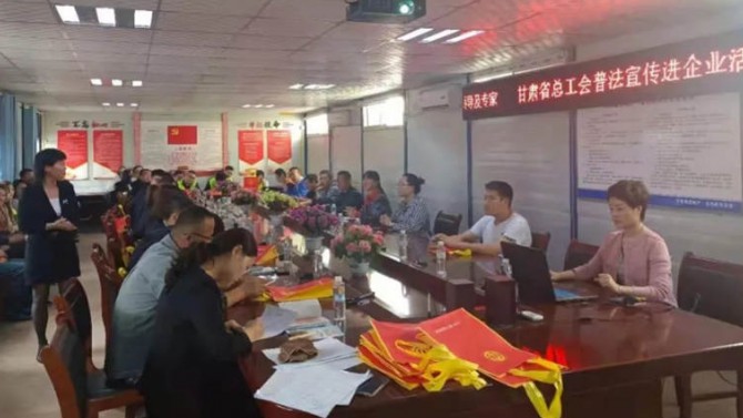 普法宣傳進(jìn)項(xiàng)目，攜手共建文明工地