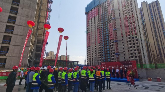 封頂大吉 美好可期--臨夏百酈天香項目7#、9#樓主體順利封頂