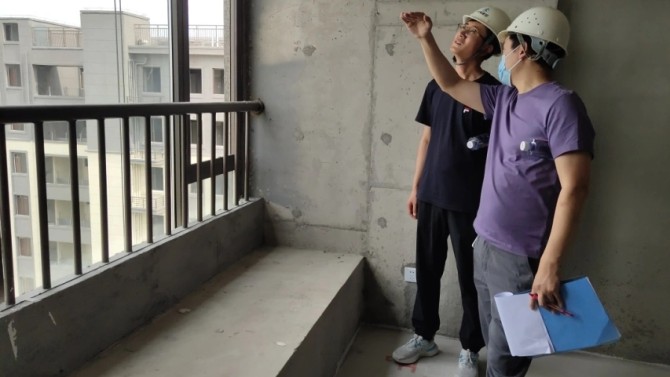 【“三抓三促”在行動(dòng)】炎夏擔(dān)使命，齊心保交樓